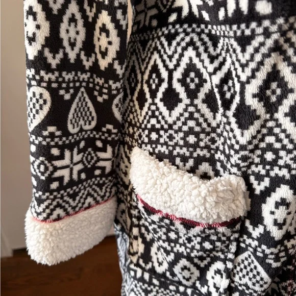 Secret Treasures Soft Comfy Robe With Hearts - Picture 4 of 13